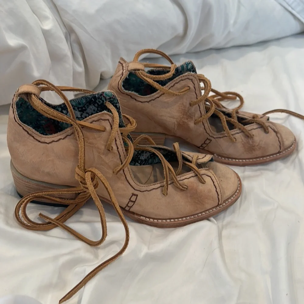 NWT  Freebird Peace lace up shoes - Picture 5 of 12